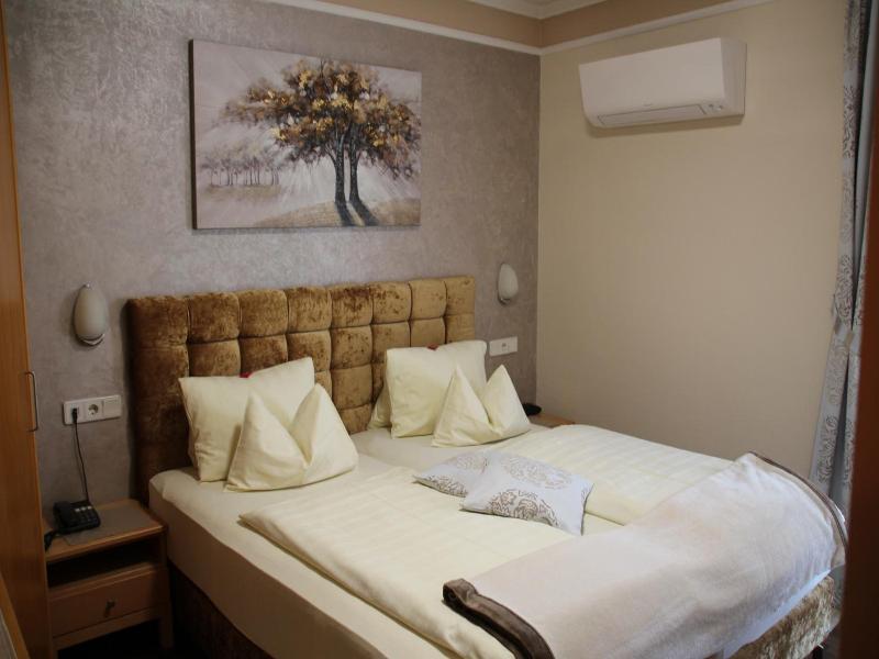 Hotel Lang image