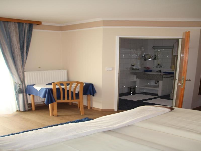Hotel Lang image