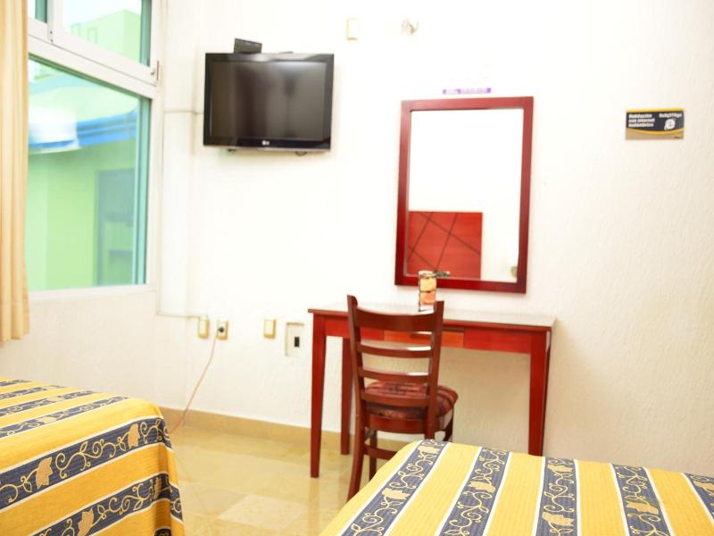 Hotel Paradise Inn image