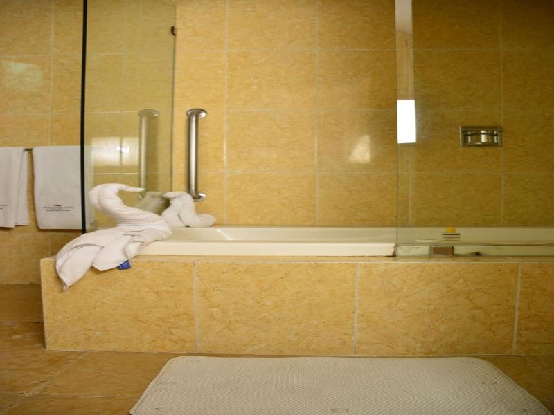 Hotel Paradise Inn image