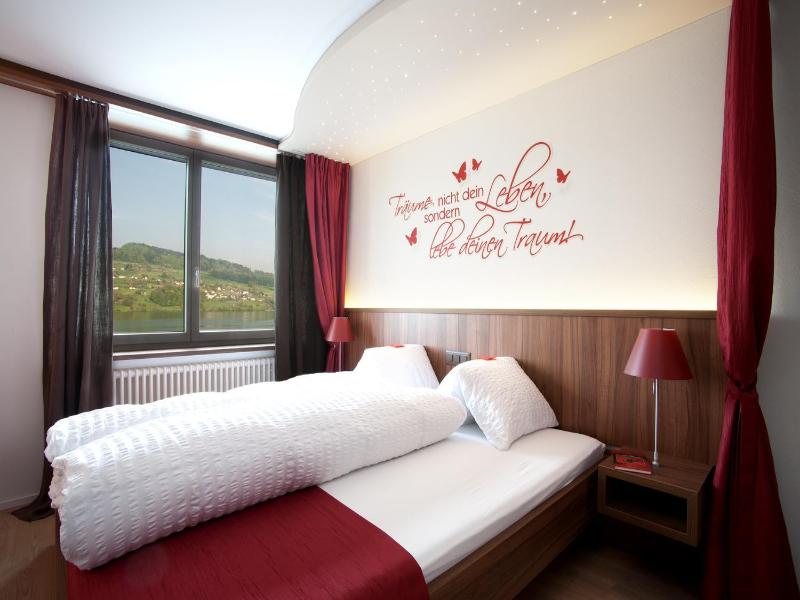 Seehotel Delphin image