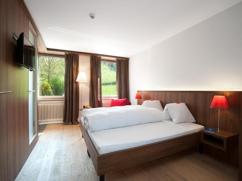 Seehotel Delphin image