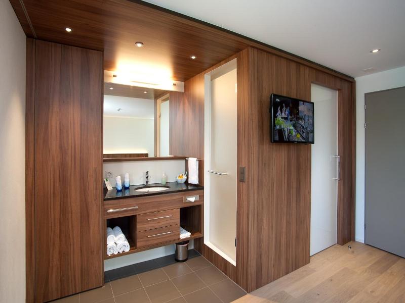 Seehotel Delphin image