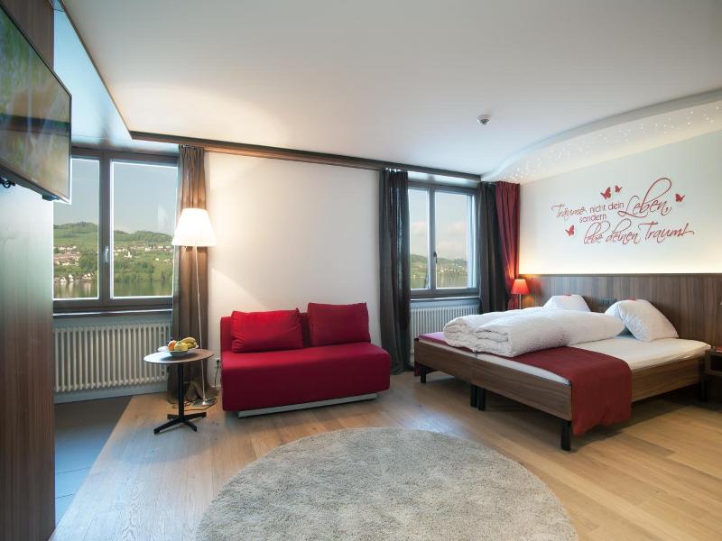 Seehotel Delphin image