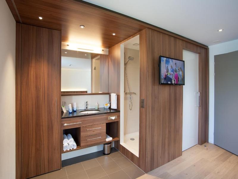 Seehotel Delphin image