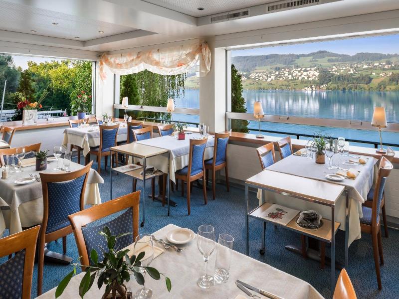 Seehotel Delphin image