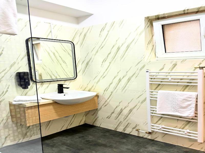 Apart Hotel Bonjour Cluj image