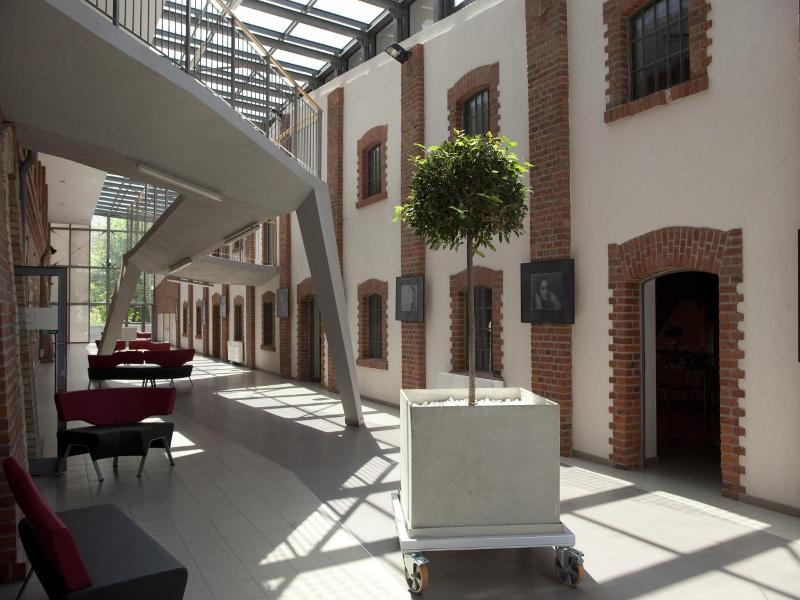 Hostel Mi Odzynarodowe Centrum Spotka N M Codzie Y image