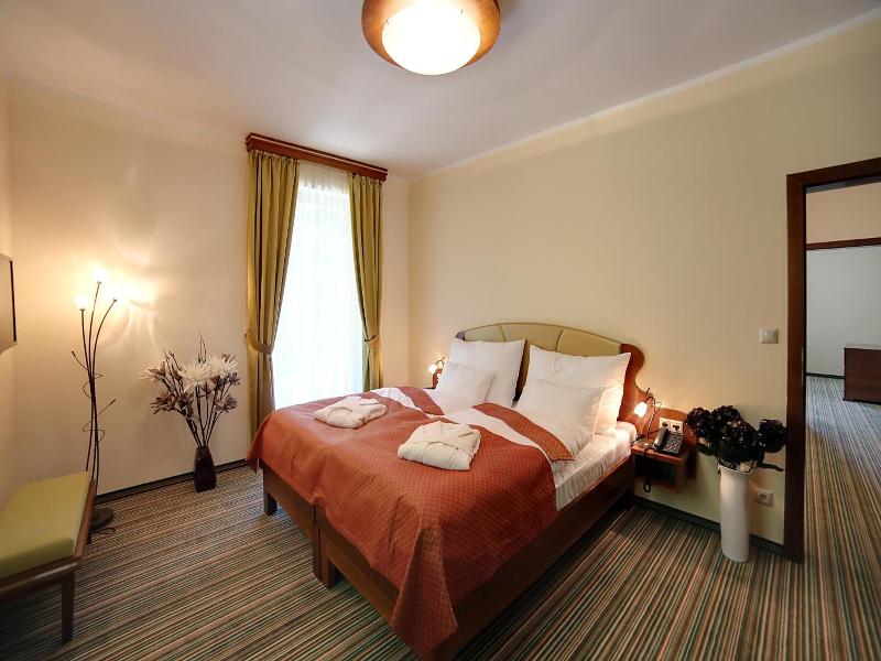 Parkhotel Forest image