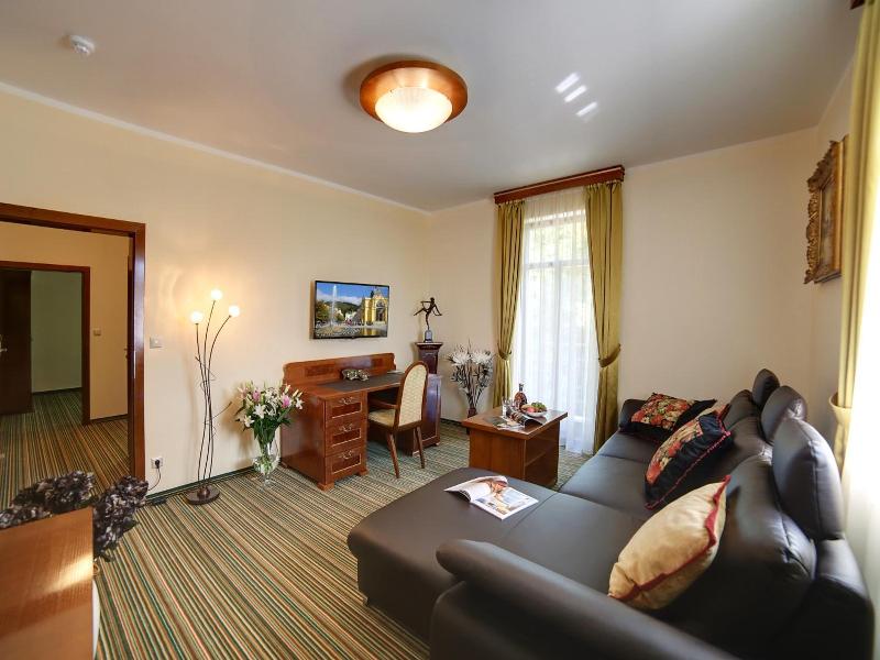 Parkhotel Forest image