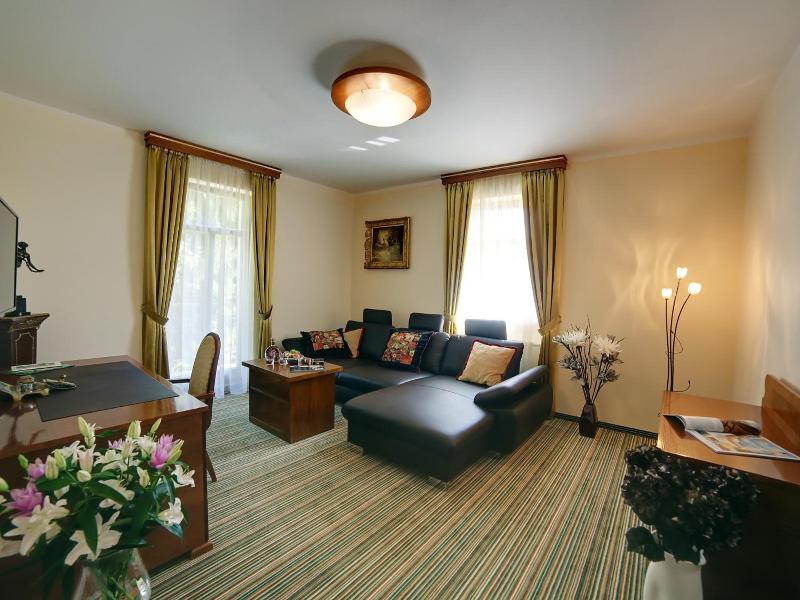 Parkhotel Forest image