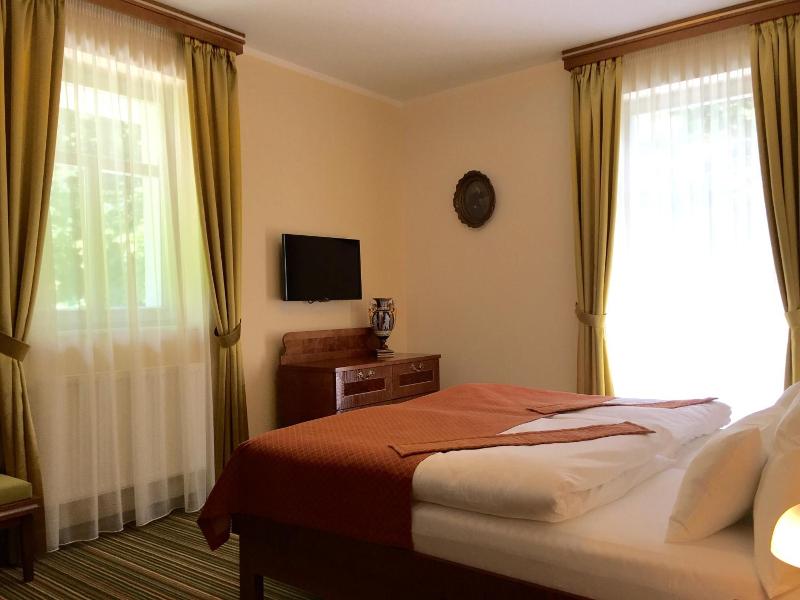 Parkhotel Forest image