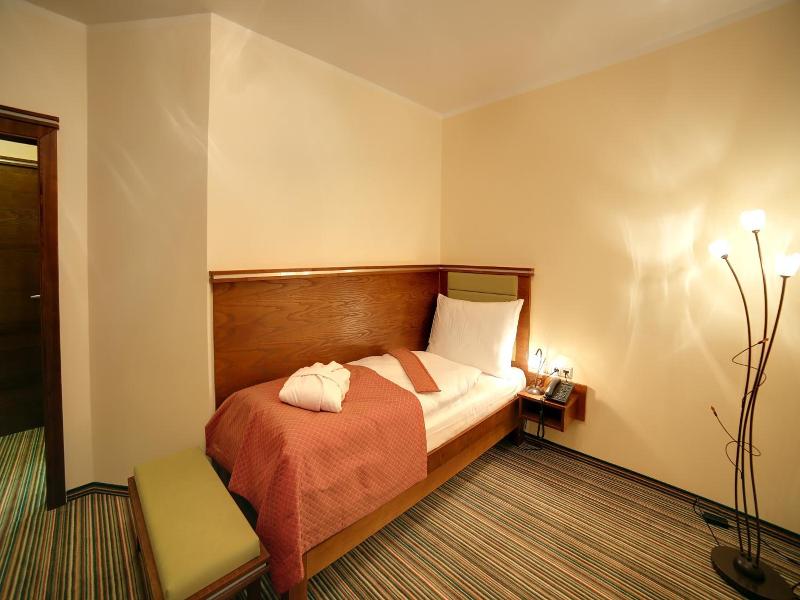 Parkhotel Forest image