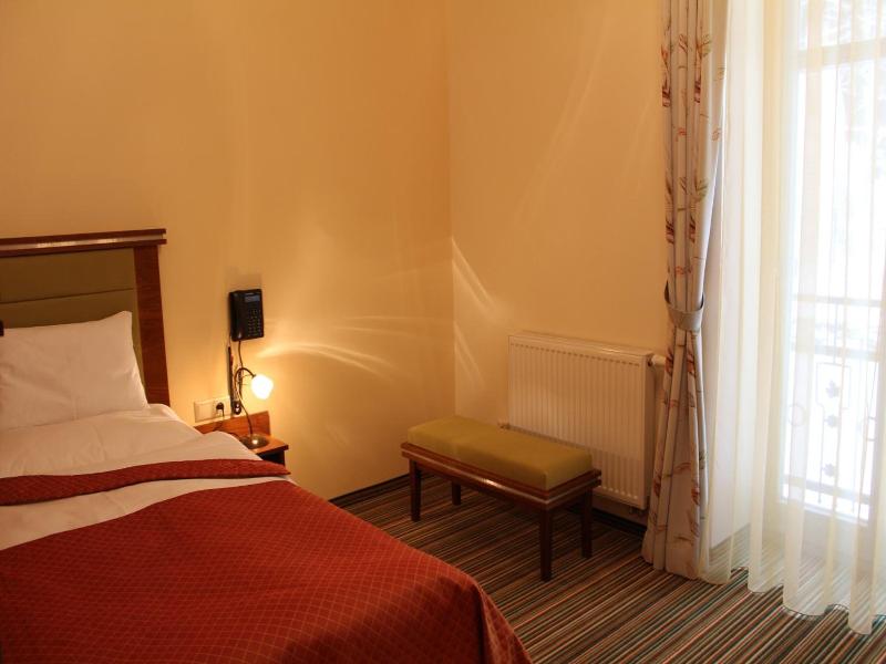 Parkhotel Forest image