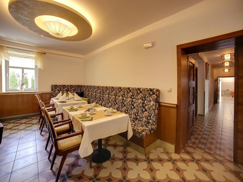 Parkhotel Forest image