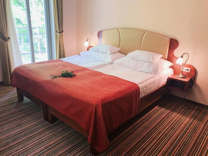Parkhotel Forest image