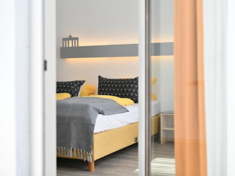 Ford Apartment image
