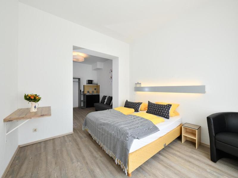 Ford Apartment image