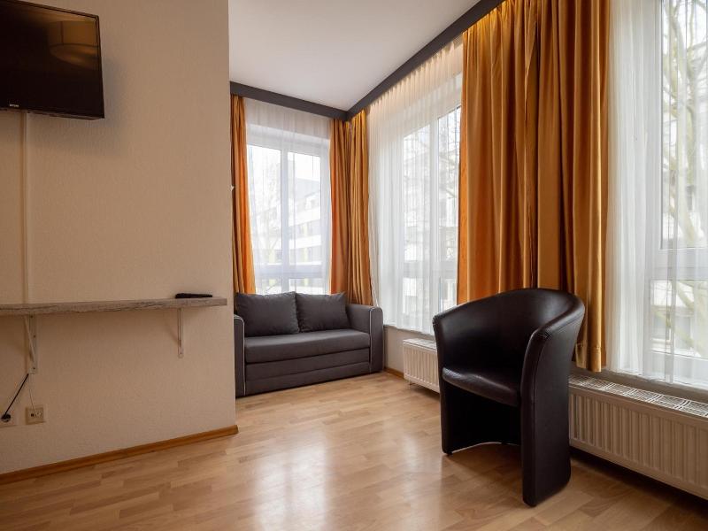 Ford Apartment image