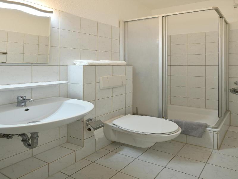 Ford Apartment image