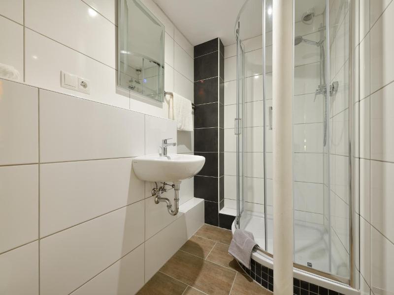 Ford Apartment image