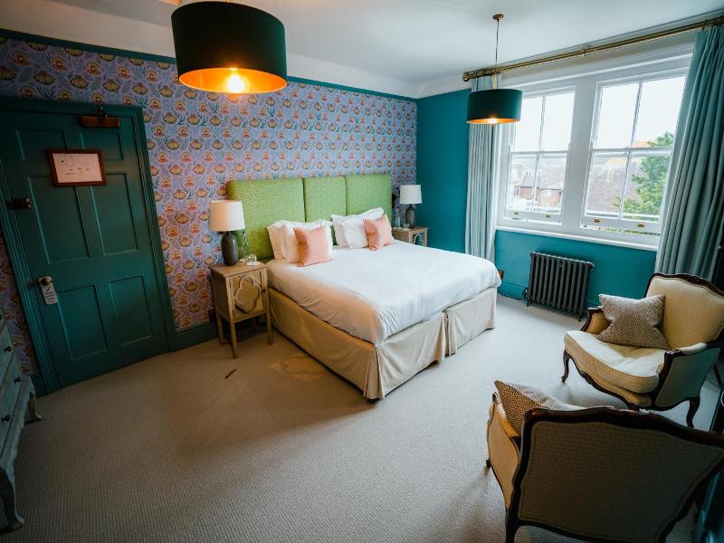 Purchases Restaurant Accommodation image