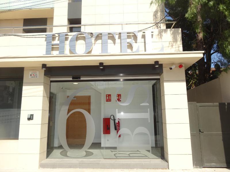 6 Bis Hotel image