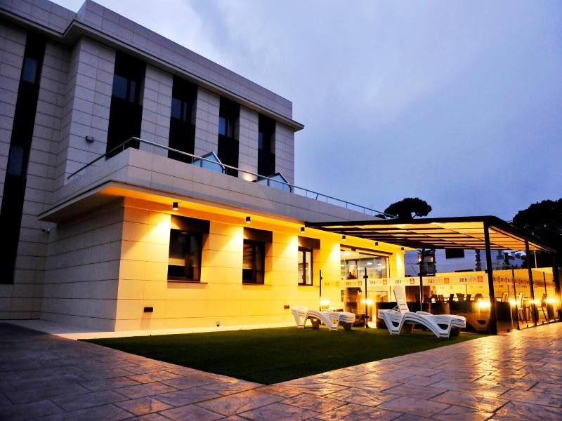 6 Bis Hotel image