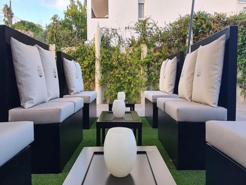 6 Bis Hotel image