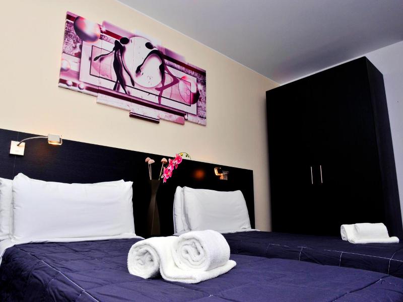 6 Bis Hotel image