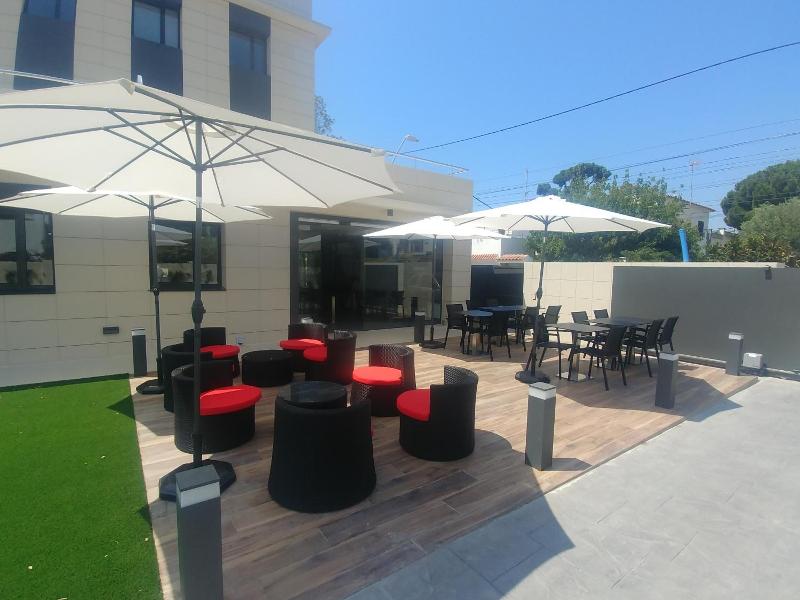 6 Bis Hotel image