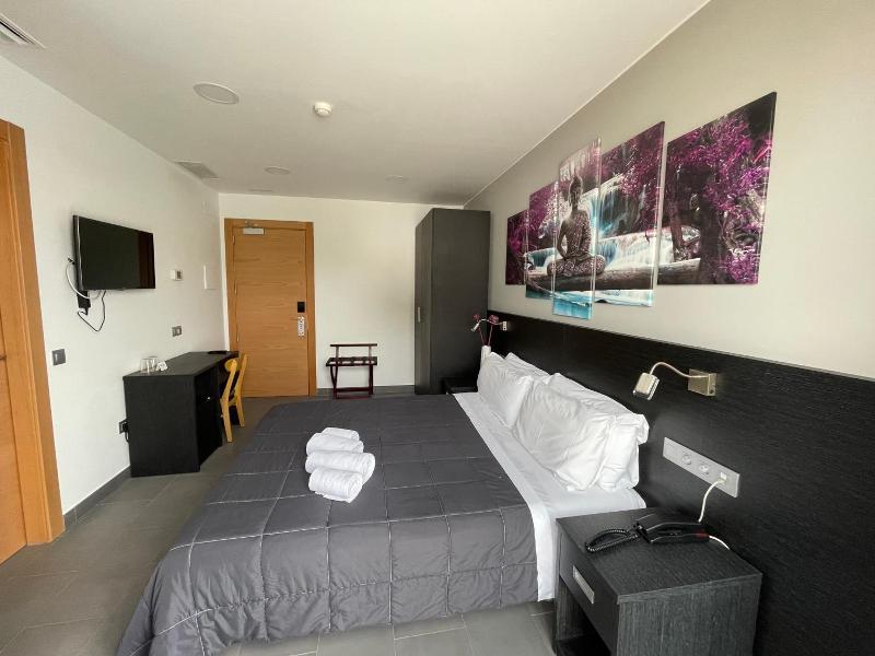 6 Bis Hotel image