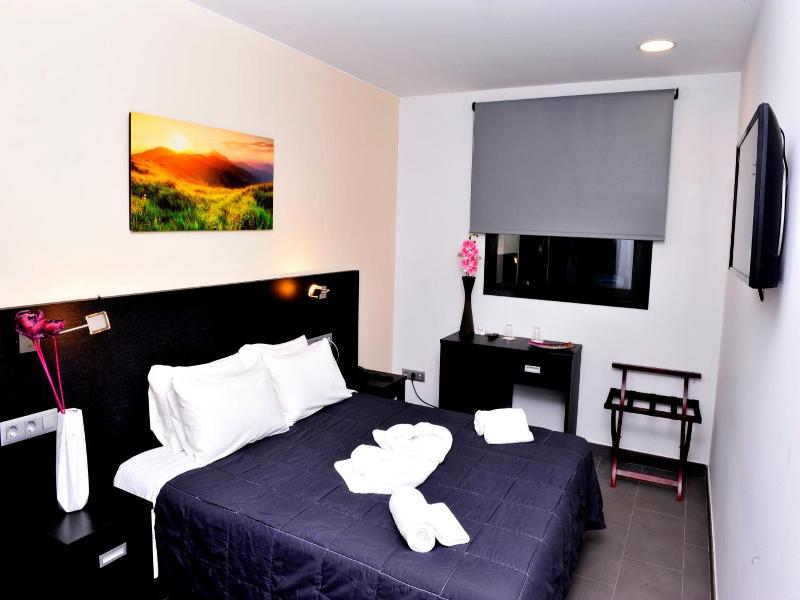 6 Bis Hotel image