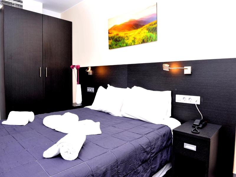 6 Bis Hotel image