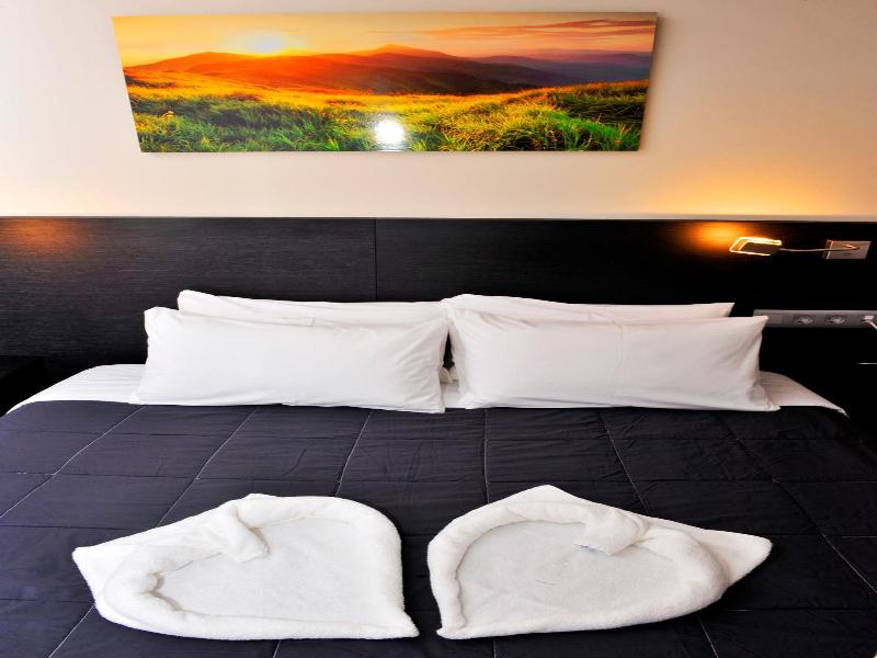 6 Bis Hotel image