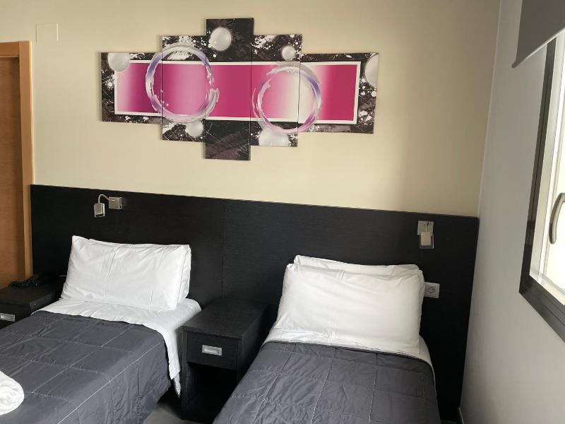6 Bis Hotel image