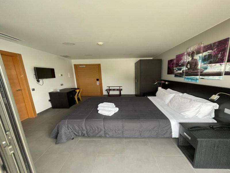 6 Bis Hotel image