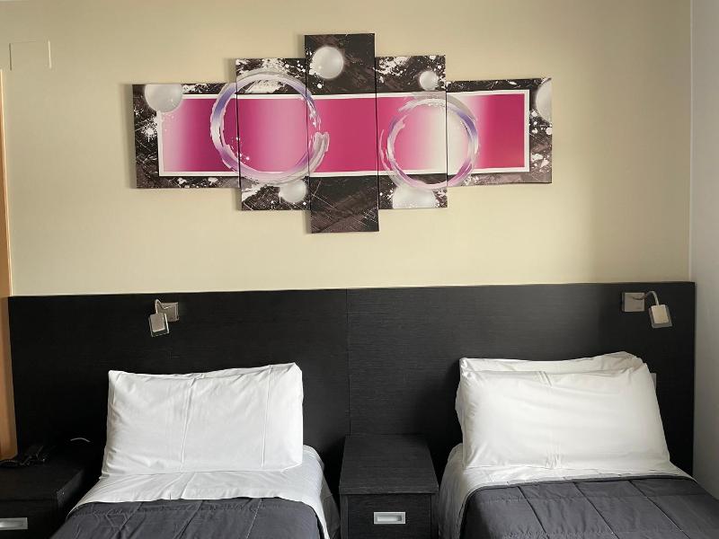 6 Bis Hotel image