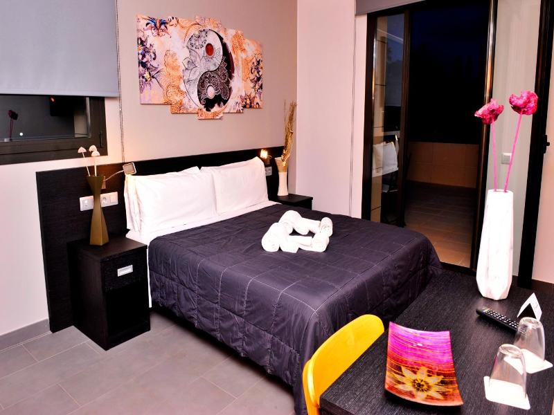 6 Bis Hotel image