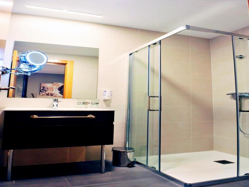 6 Bis Hotel image