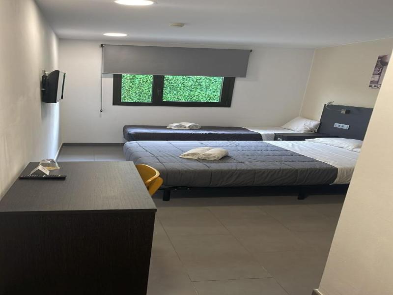 6 Bis Hotel image