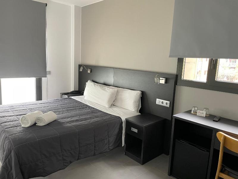 6 Bis Hotel image