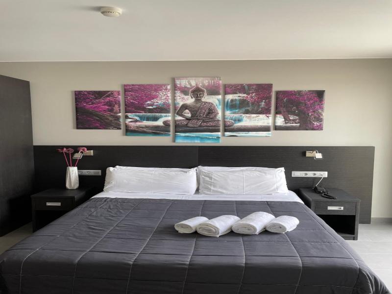 6 Bis Hotel image