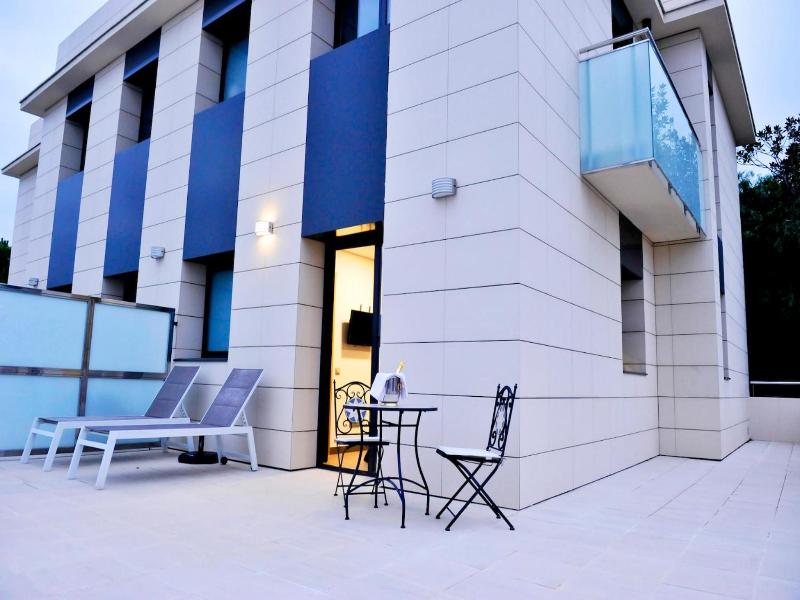 6 Bis Hotel image