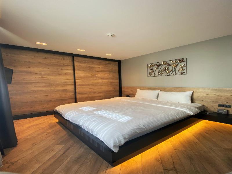 Z Suites image