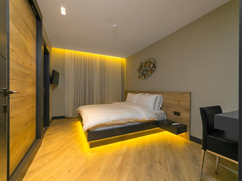 Z Suites image