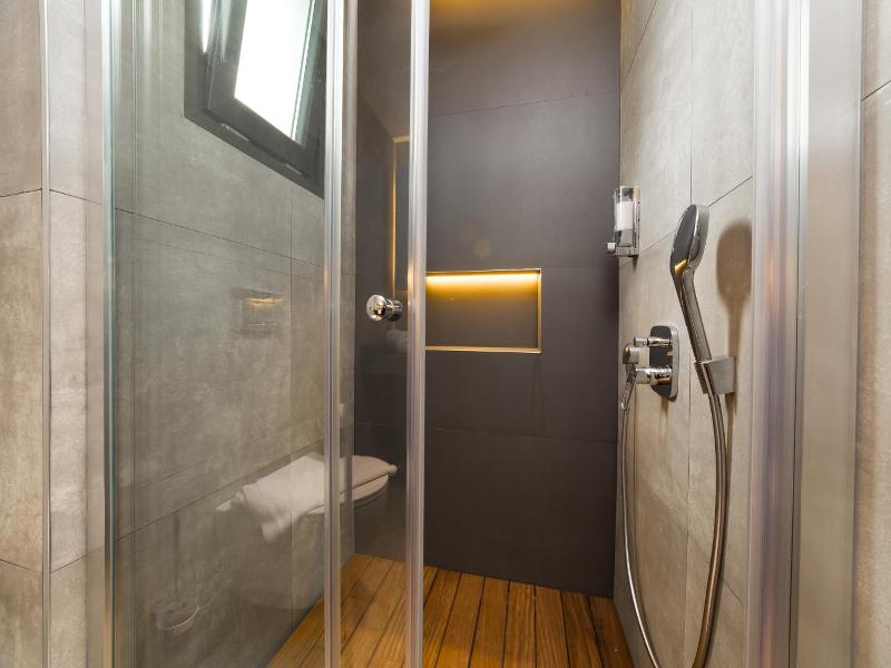 Z Suites image