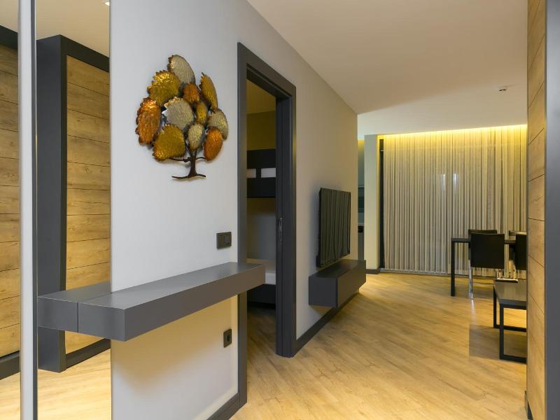 Z Suites image