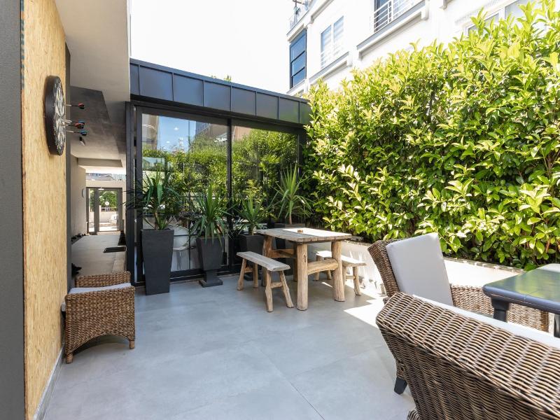 Z Suites image
