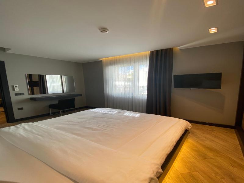 Z Suites image